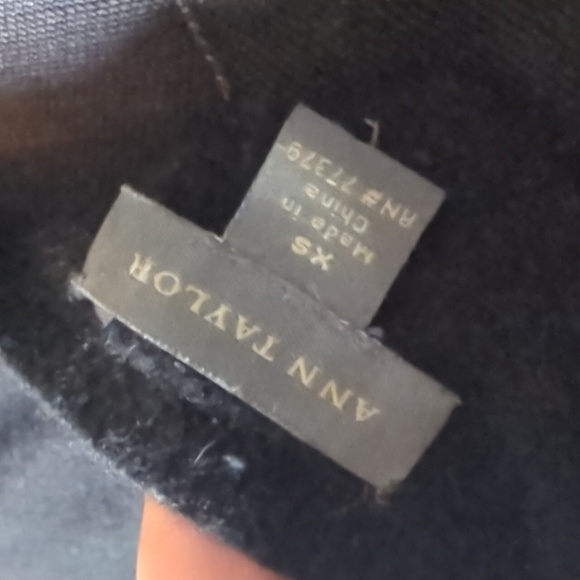 Ann Taylor V Neck Cashmere Sweater - Picture 5 of 5